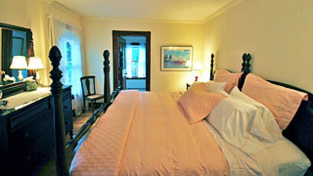 Atlantic Ark Inn Boothbay Harbor Room photo